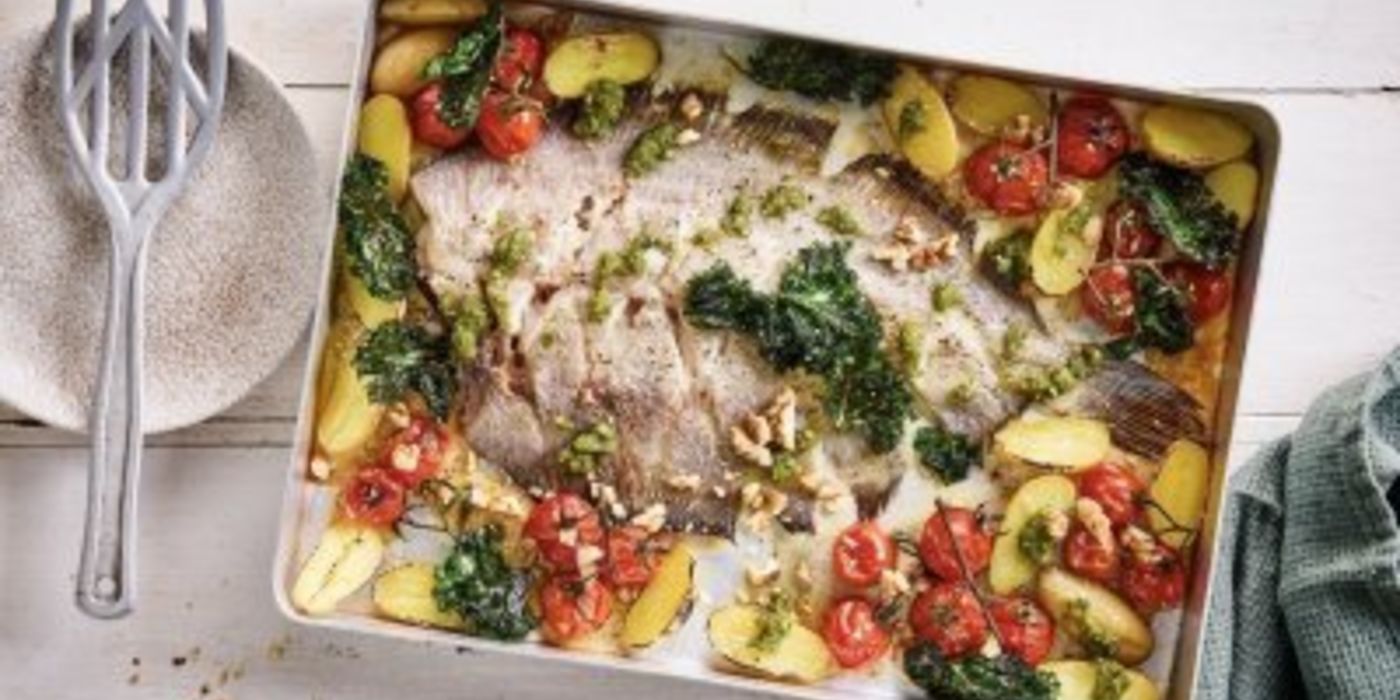 Vis uit de oven met boerenkoolpesto, kerstomaten en krieltjes
